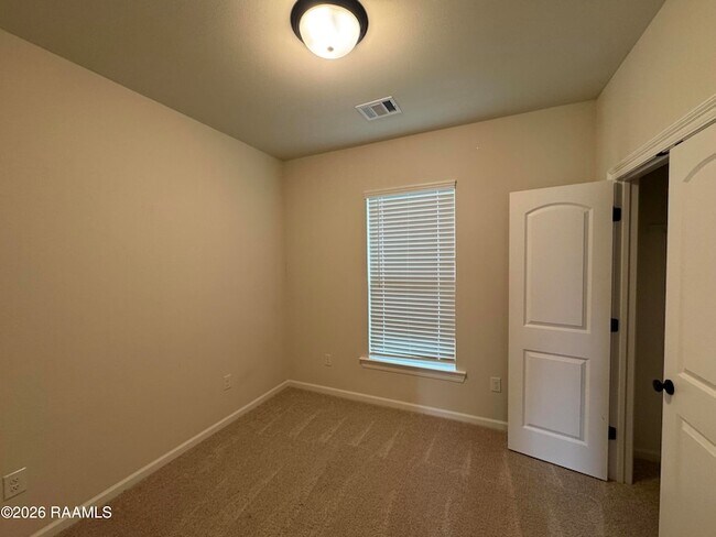 Building Photo - 325 Mulholland Ln