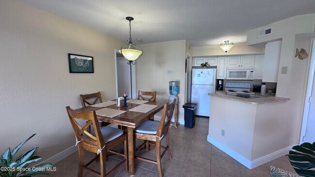 Building Photo - 1841 Island Club Dr