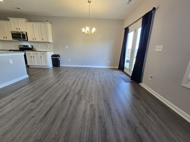 Building Photo - **October Rent Free**4 Bedroom, 2 Bath Hom...