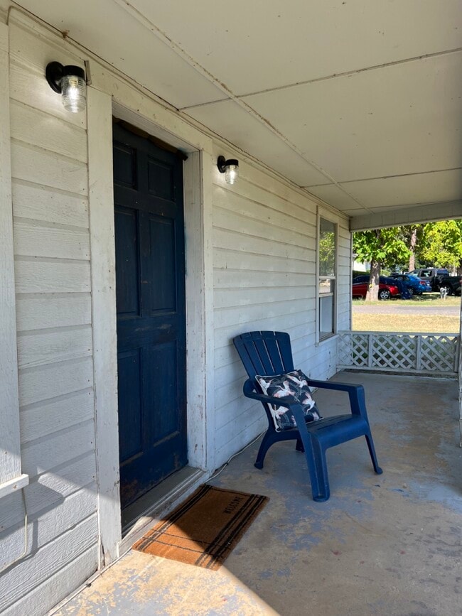 Building Photo - 501 W Elm St