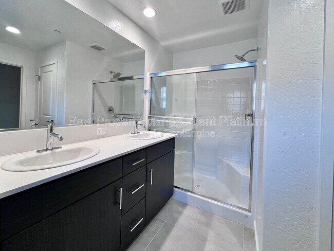 Building Photo - 2903 E Tierra Dr