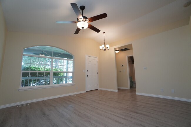Building Photo - 5903 S Snowdrop Pl