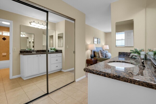 Building Photo - Excellent Santa Clara Location! Open Floor Plan! Granite Counters!