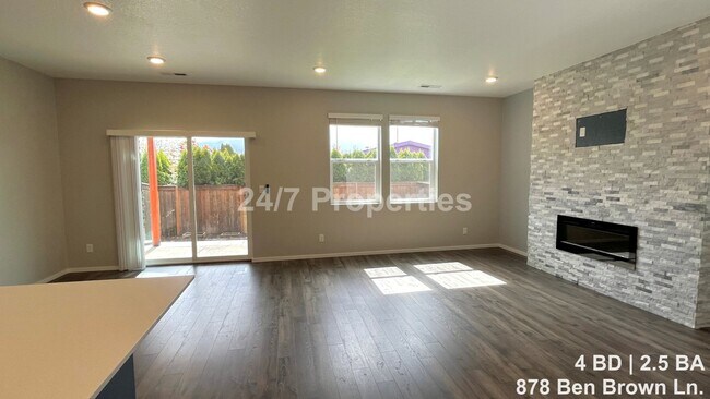 Building Photo - Modern 4 BD | 2.5 BA Home in Woodburn