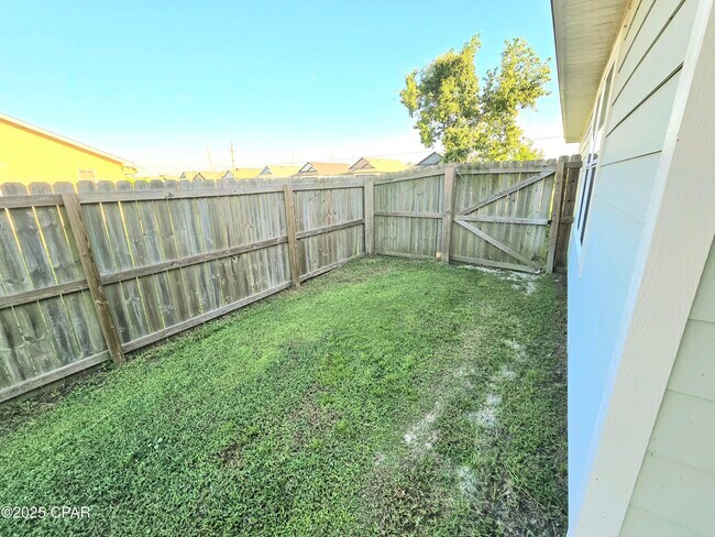 Building Photo - 3225 10 Acre Rd
