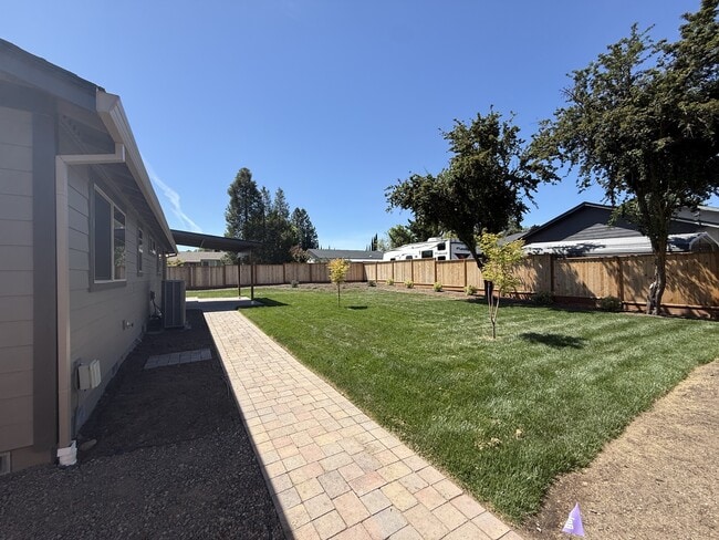 Building Photo - 2853 Tahitian Ave