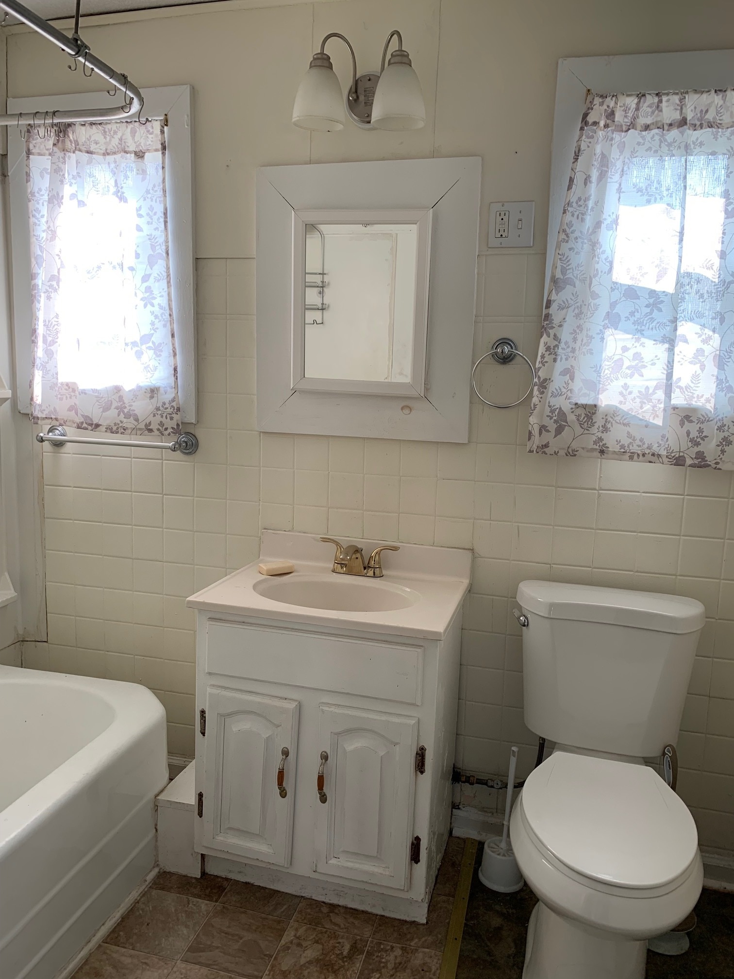 bathroom - 41 N 8th St