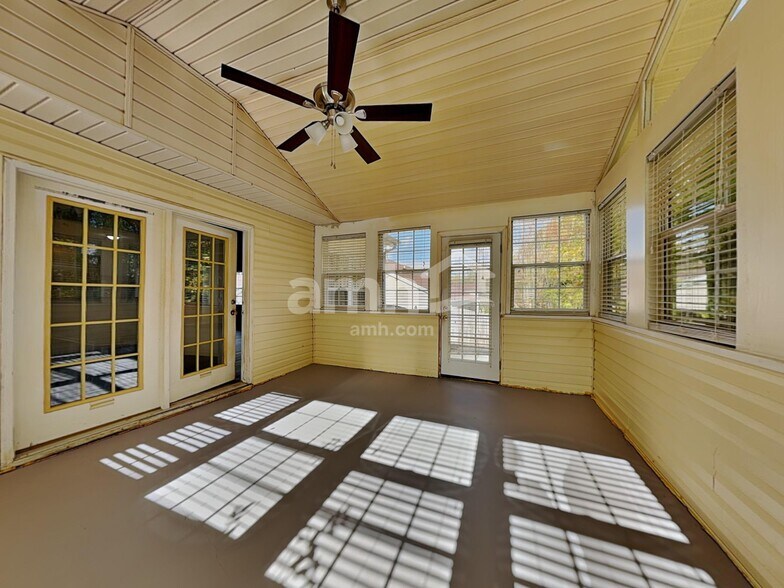 Building Photo - 10239 Stoneykirk Ln