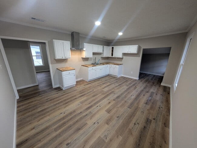 Building Photo - 222 Lenoir Ave