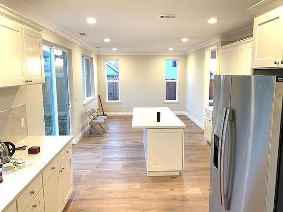Building Photo - Move in ready