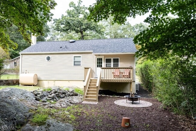 Building Photo - 4 Bear Pond Trail