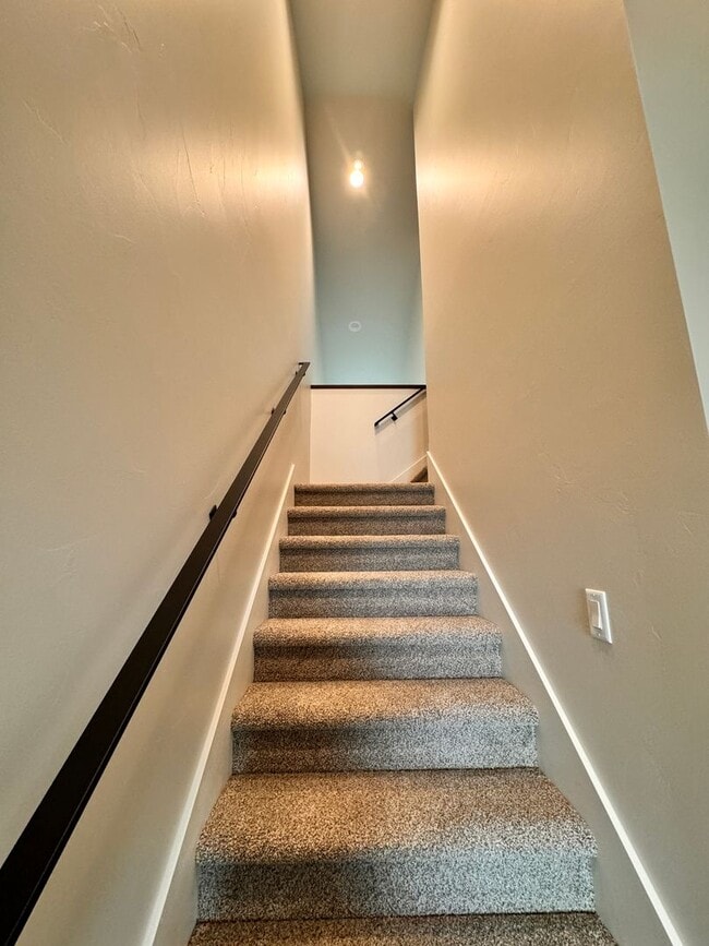 Building Photo - Modern 3-Bedroom Townhome in the Heart of ...