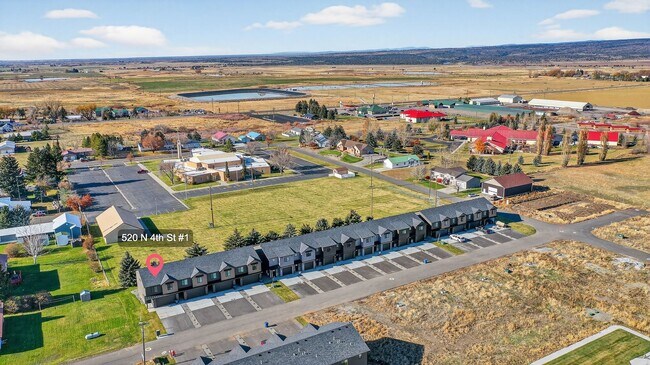 Building Photo - Beautiful 3 Bed, 2.5 Bath Townhome in Ashton