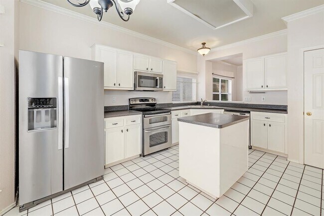 Building Photo - 9401 Caracas Dr