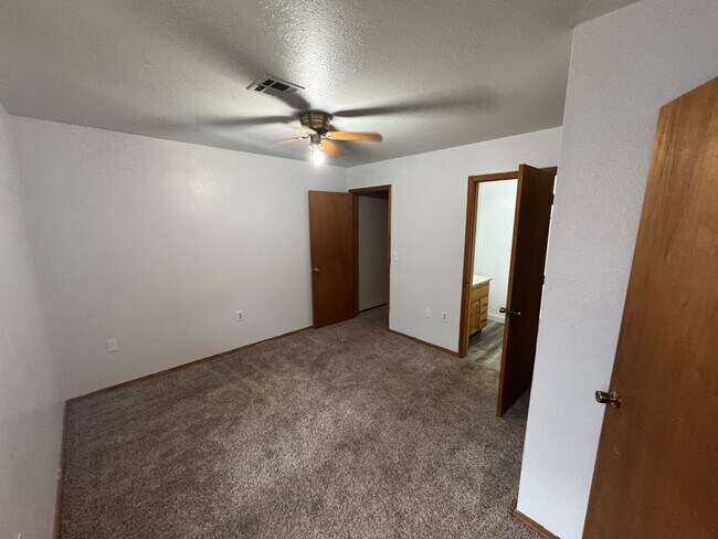 Building Photo - 723 N Vinita Ave