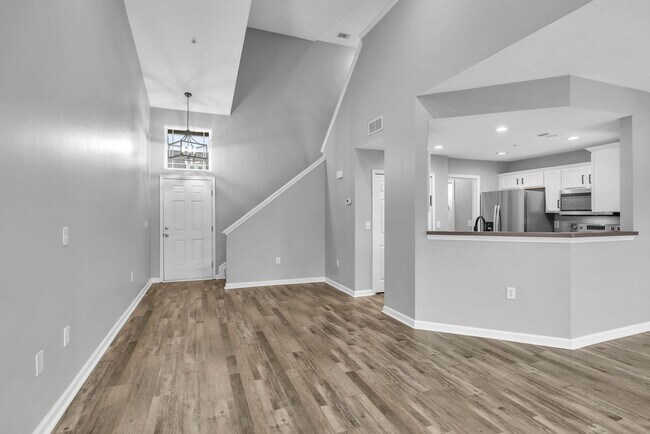 Building Photo - Move-in Ready Townhome in heart of Spring Hill