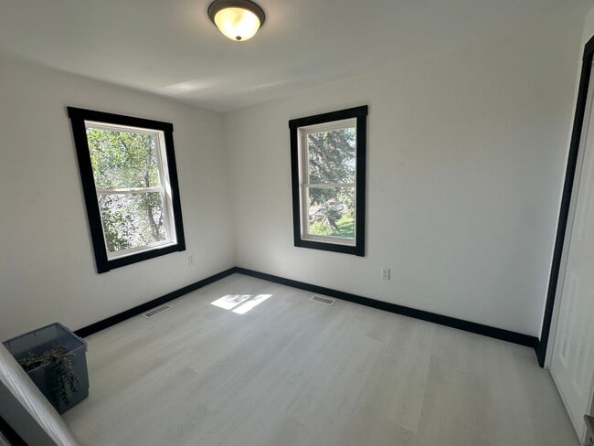 Building Photo - 1113 10th St NW