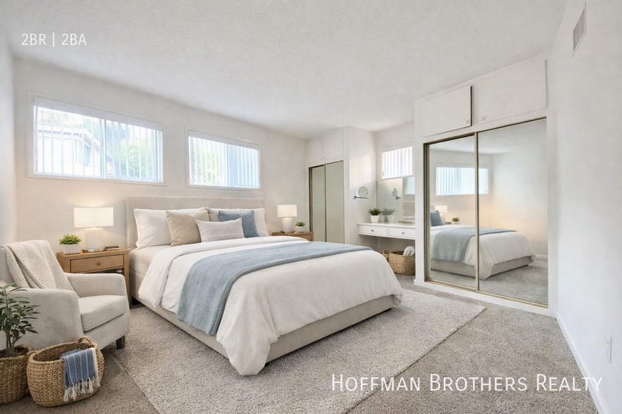 Building Photo - 1830 N La Brea Ave