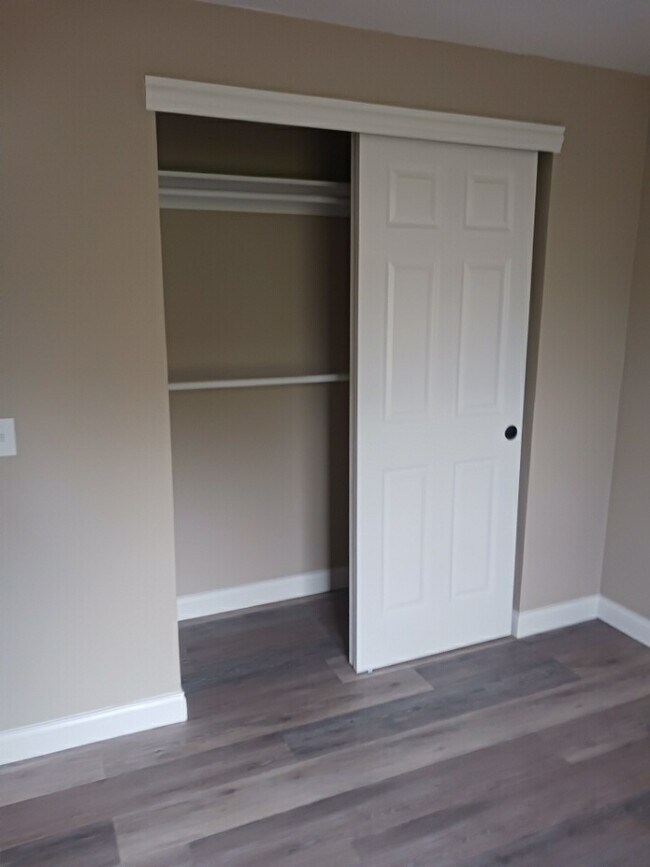 Building Photo - 430 Sara St