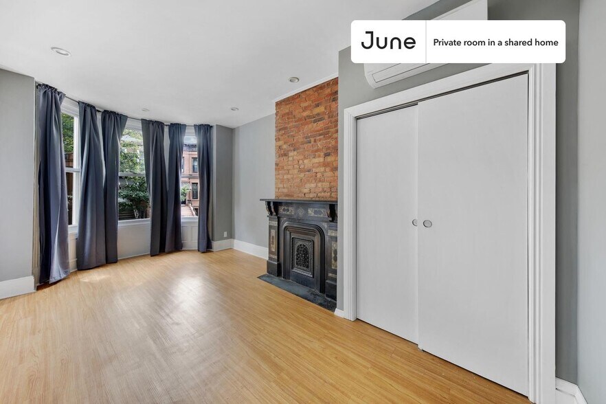 Building Photo - Room in Shared 5 bed/2 bath home