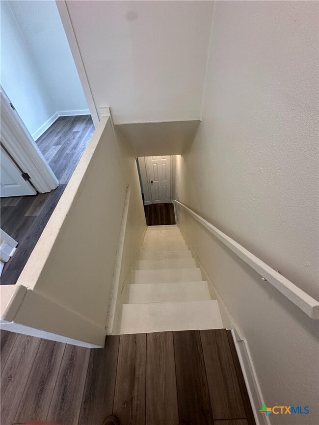 Building Photo - 1204 E Warren Ave