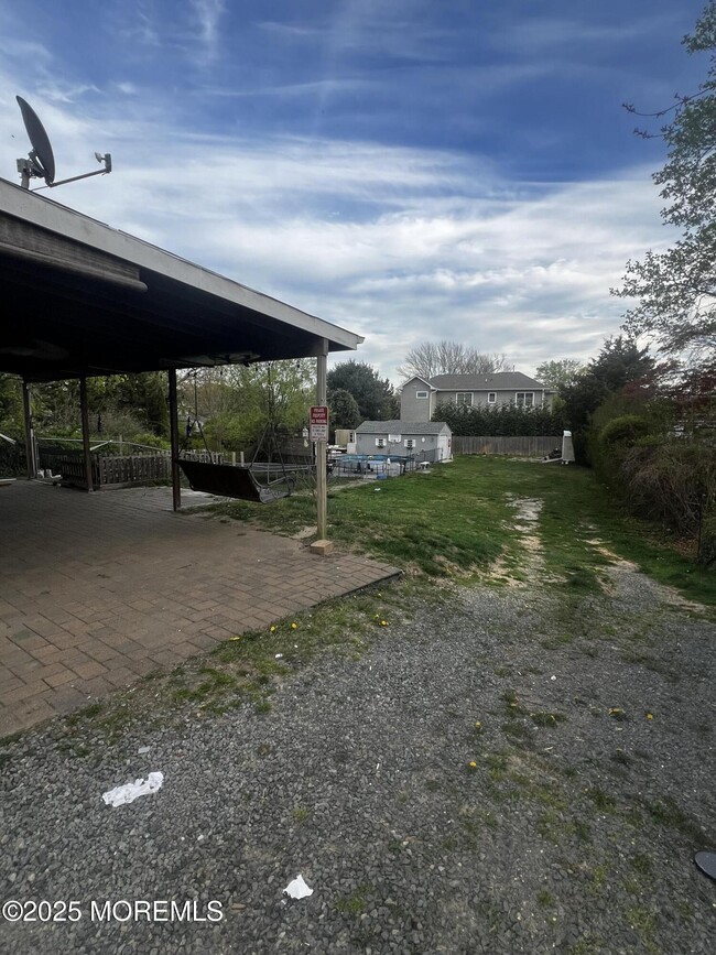 Building Photo - 324 Cedar Ave
