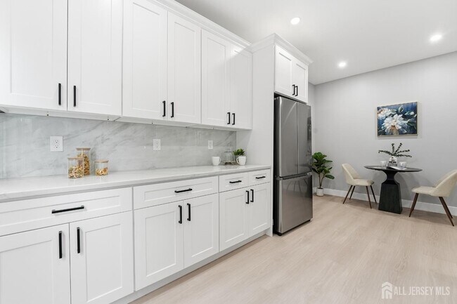 Building Photo - 214 Montgomery St