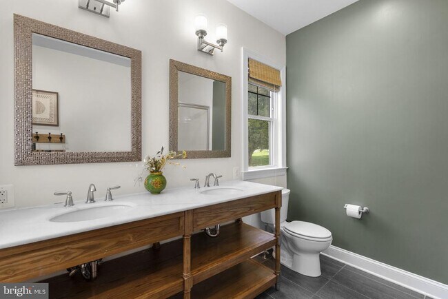 Building Photo - 17601 Crystal Spring Terrace