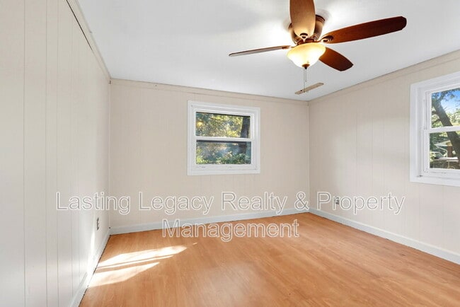 Building Photo - 4850 Ellen Ave