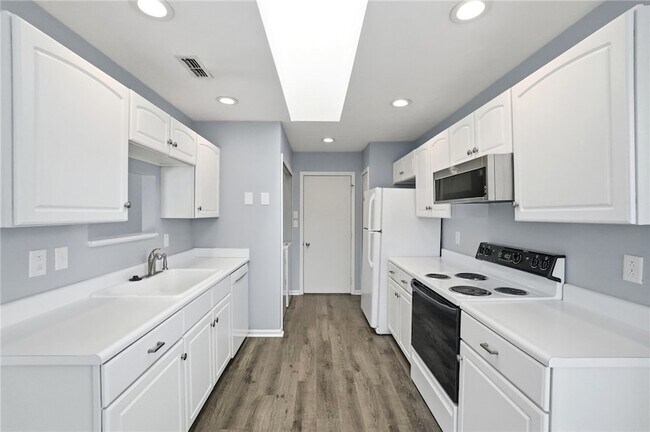 Building Photo - 9083 Marquis Dr