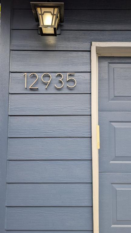 Building Photo - 12935 SW Conestoga Dr