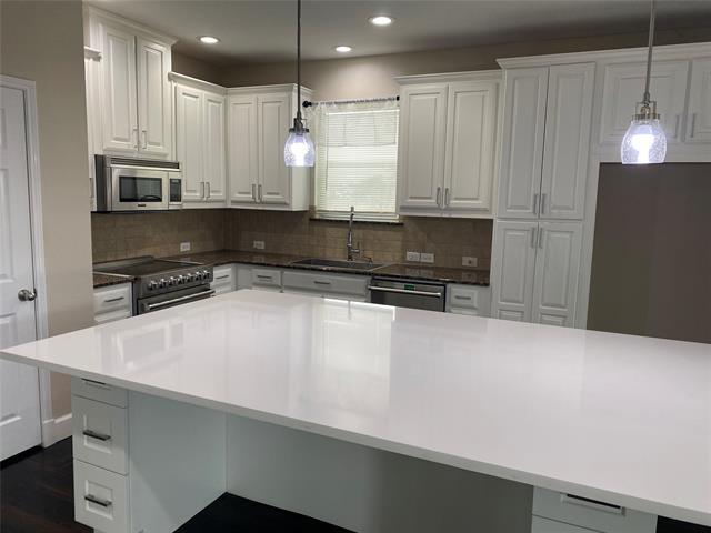 Building Photo - 2920 Pinehurst Ln