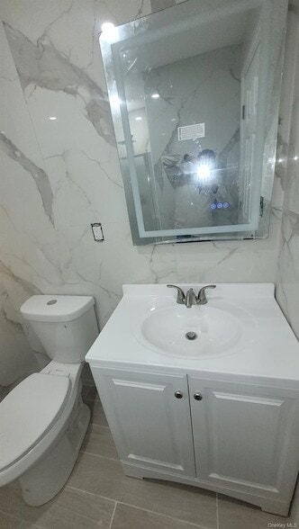 Building Photo - 8 Dee Pl