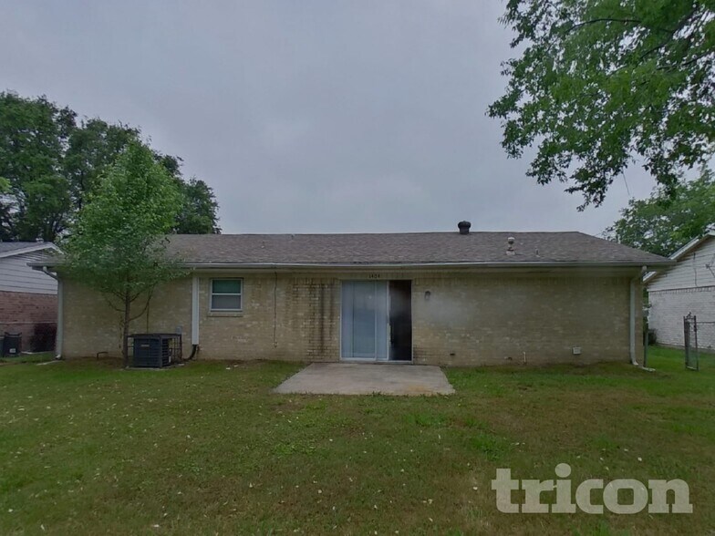 Building Photo - 1404 E Park Dr