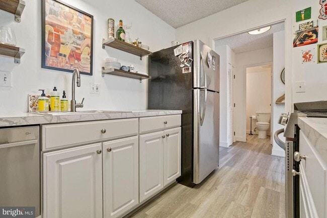 Building Photo - 5300 Columbia Pike