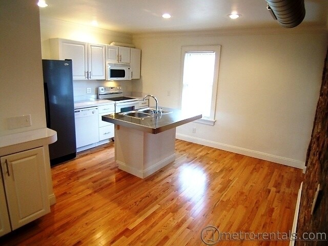 Building Photo - 654 City Park Ave