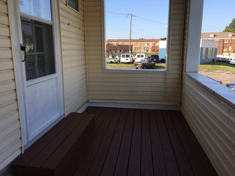 Porch - 3945 Lindley Ave
