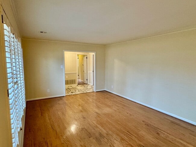 Building Photo - Gorgeous Interiors in this BONUS SPACE + 4...