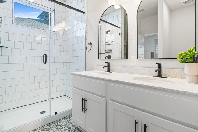 Building Photo - 16622 Daylight Ln