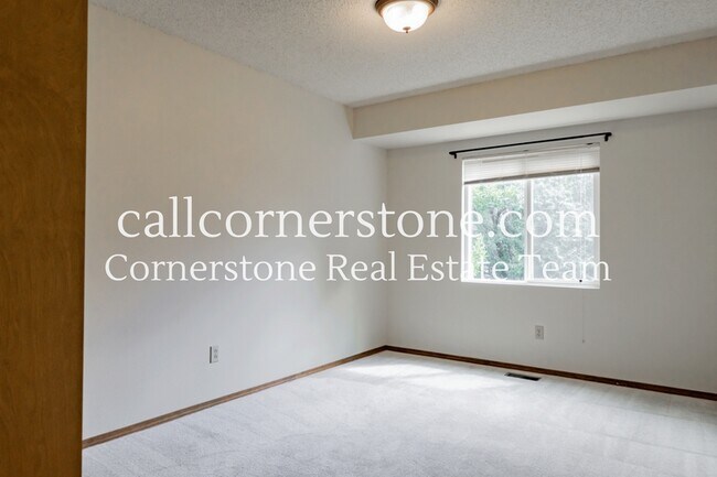 Building Photo - 6385 Shirecliff Dr