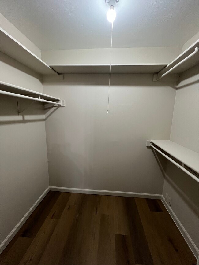 Building Photo - 6500 Kiowa Ct