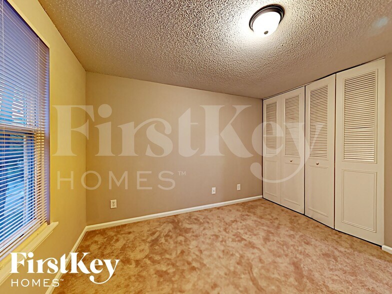 Building Photo - 1940 Winsted Ct