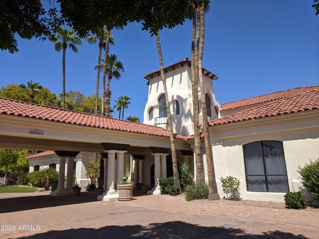 Building Photo - 1321 N Jamaica Way