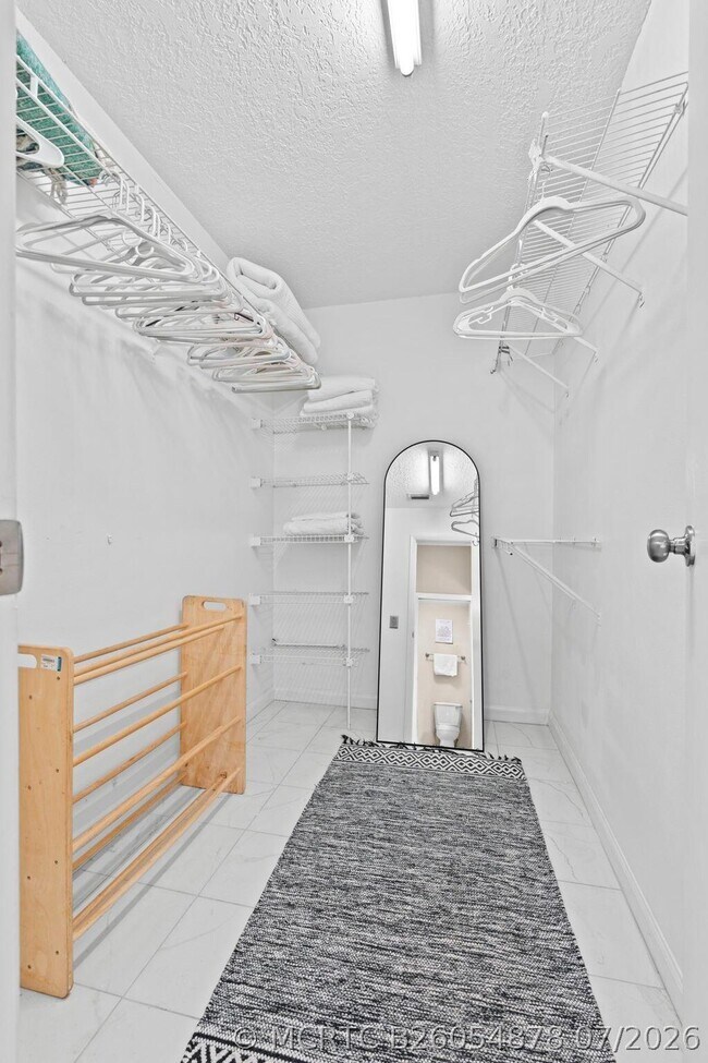 Building Photo - 1599 Bayridge Pl
