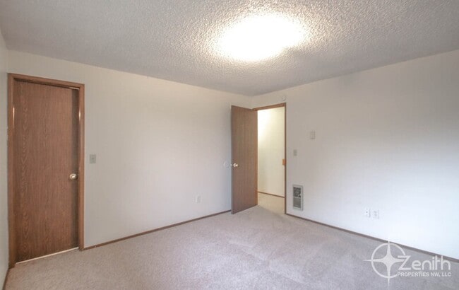 Building Photo - 2920 NE 86th Ave