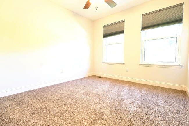 Building Photo - 5 Bed 3.5 Bath Chesterfield Charmer