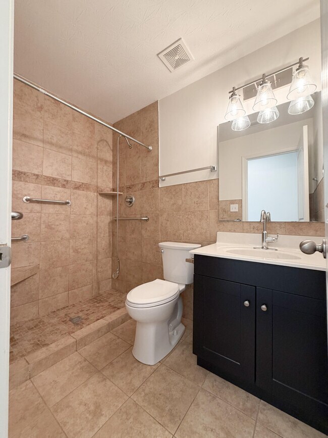 Building Photo - 1240 Orchard Dr