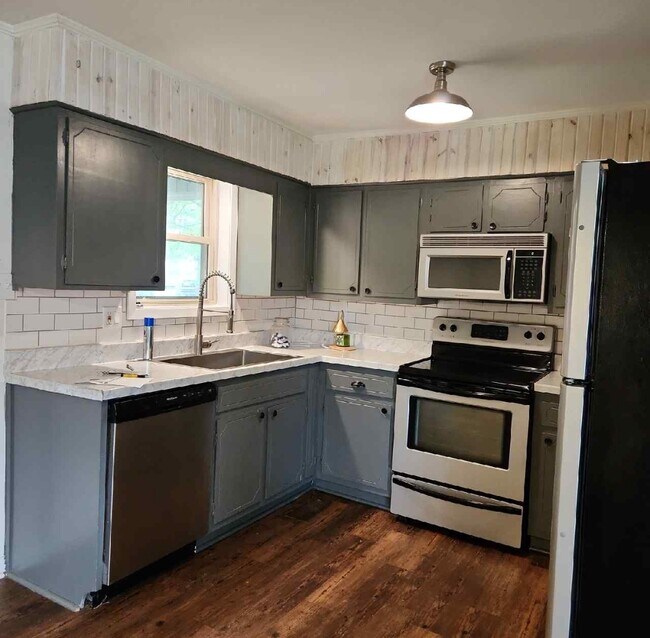 Building Photo - 5505 Mark St