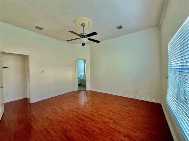 Building Photo - 2114 Indianapolis Dr