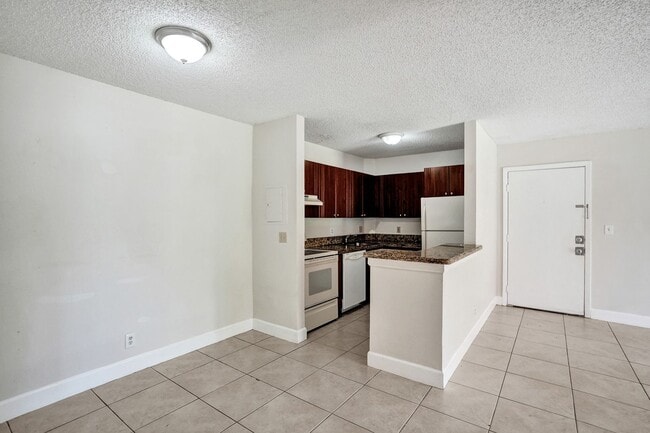 Building Photo - Updated 2 Bed, 2 Bath 1st Floor Condo with...